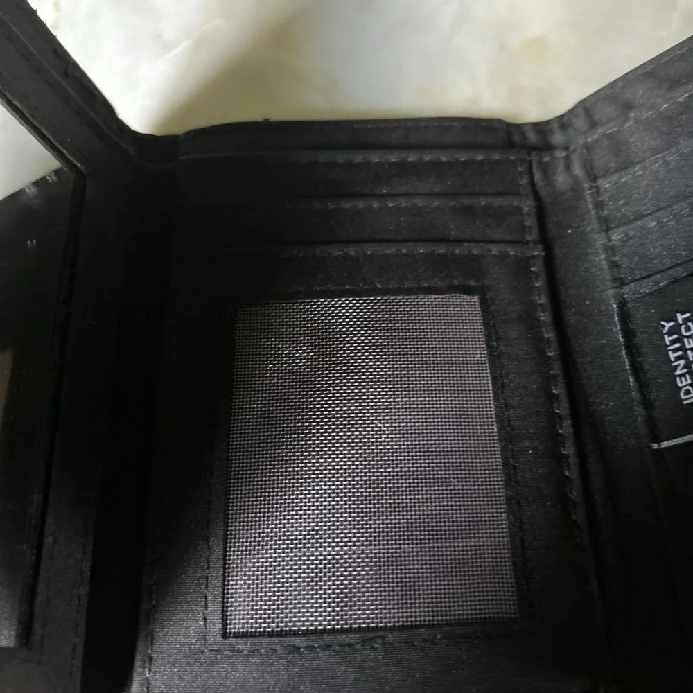 Tamari Black Leather Wallet Trifold